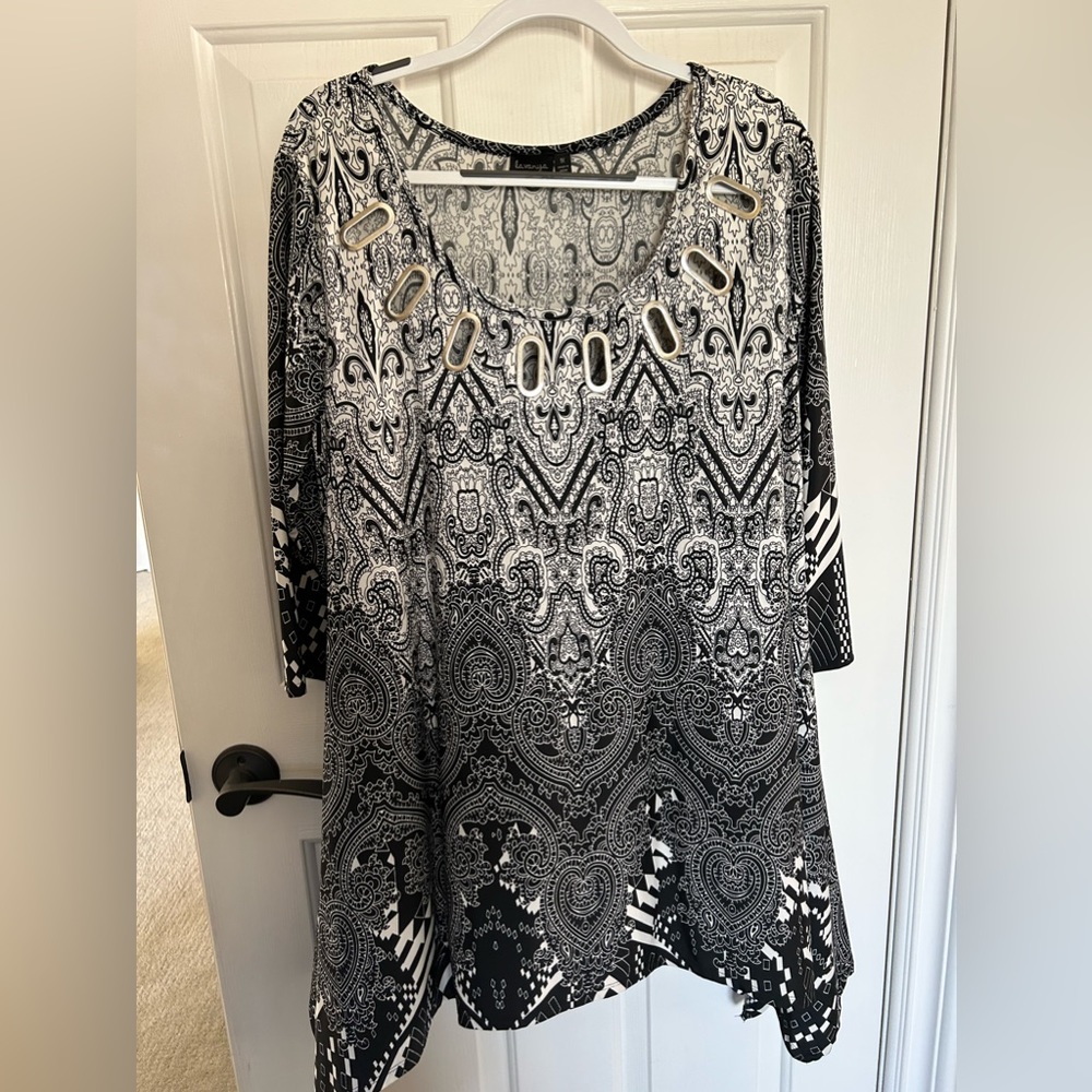 Beautiful tunic with stunning details